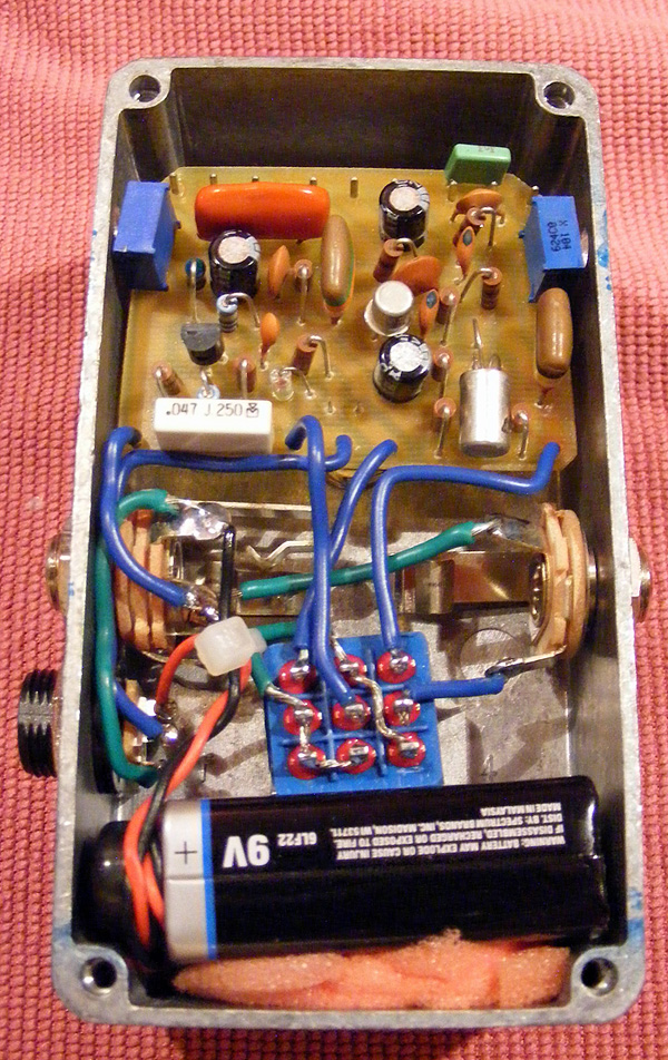 The circuitry of a Screwdriver pedal