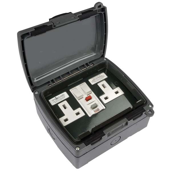 Timeguard WXT204 Two Gang RCD Protected Socket 13A (passive/latching