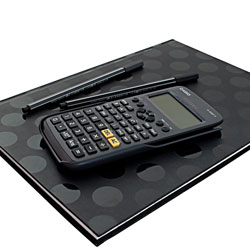 Casio fx-83GT X inkl. Schutztasche Schwarz & Fachbuch – Wissenschaftlicher Rechner – Smart Set Casio fx-83GT X inkl. Schutztasche Schwarz & Fachbuch – Wissenschaftlicher Rechner – Smart Set