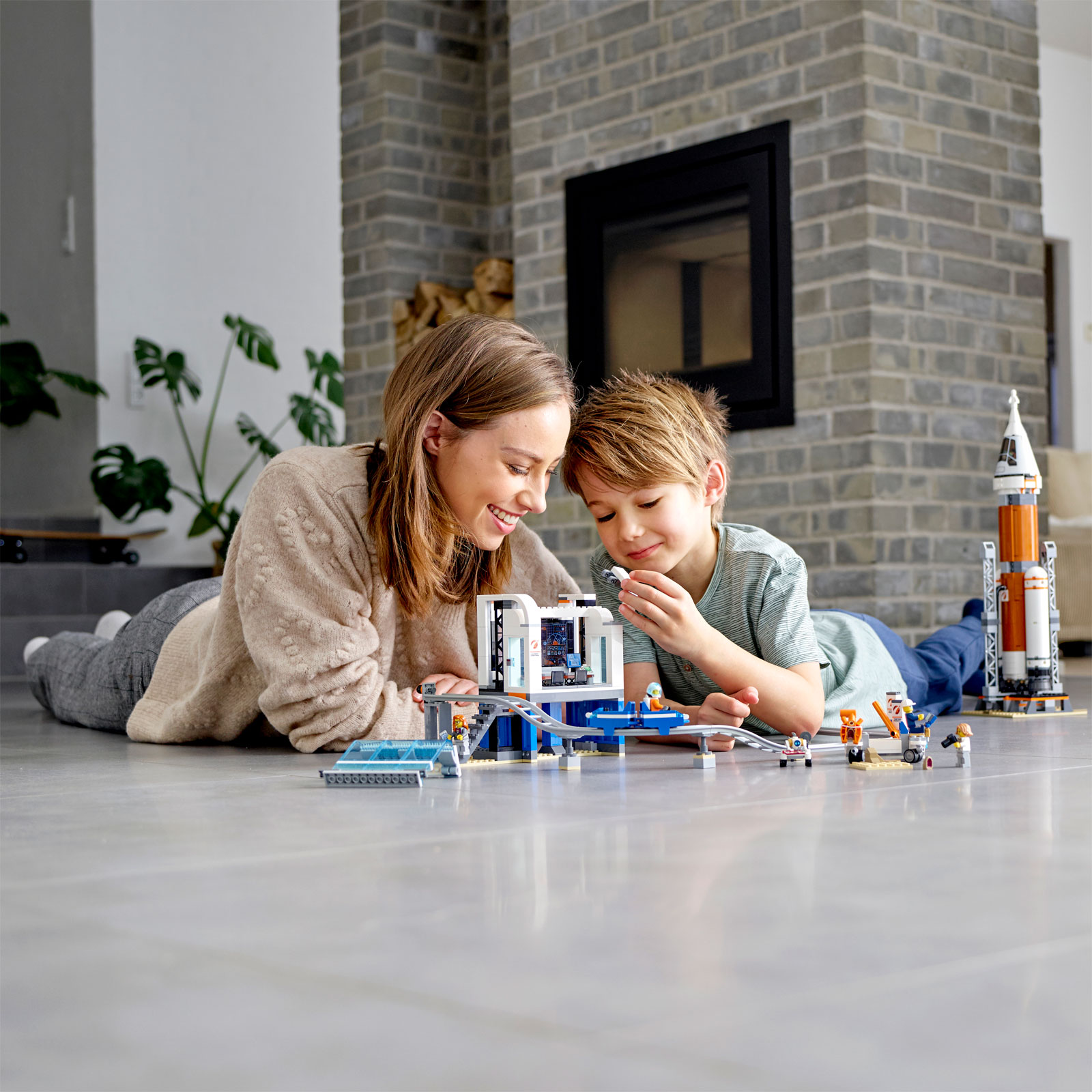 Lego City 60228 Deep Space Rocket and Launch Control | Rapid Online