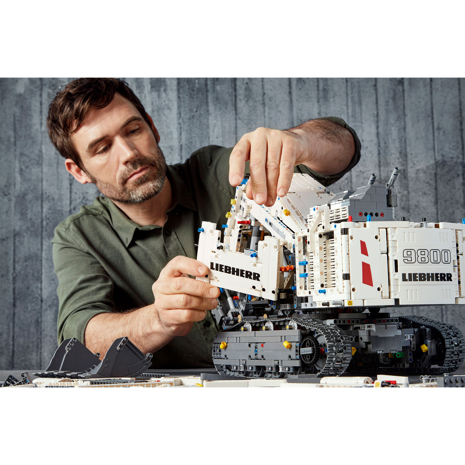 Lego 42100 Powered Up Liebherr R 9800 Excavator | Rapid Online