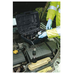 Draper Expert 23420 Kit Test Pressione Radiatore Auto (33 Pezzi) – Pompa A Mano Con Manometro BAR/PSI, Adattatori Colorati, Per Verifica Perdite E Tappi