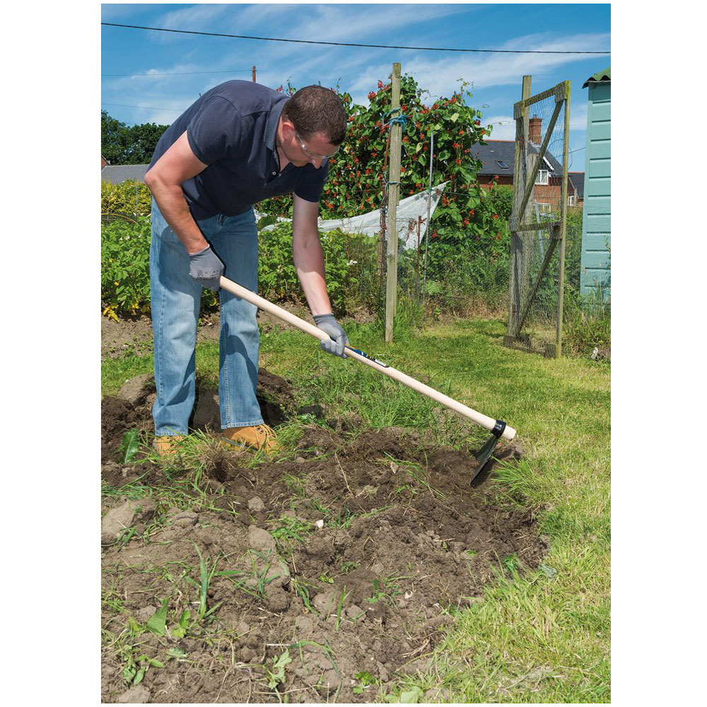 Garden digging outlet hoe