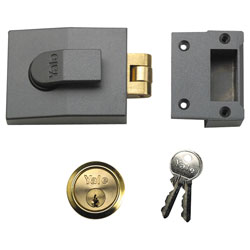 Yale Locks 81 Rollerbolt Nightlatch 60mm Backset DMG Finish Box