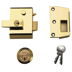 Yale Locks P2 Double Security Nightlatch 40mm Backset Brasslux Finish Visi