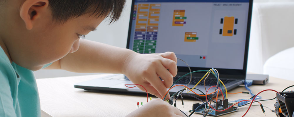 Student coding with Scratch software